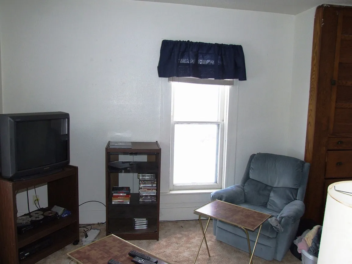 2 bed, 836 sqft, $820 — Photo 3