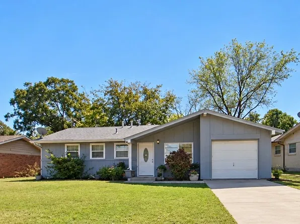 8829 Easley St, White Settlement, TX 76108