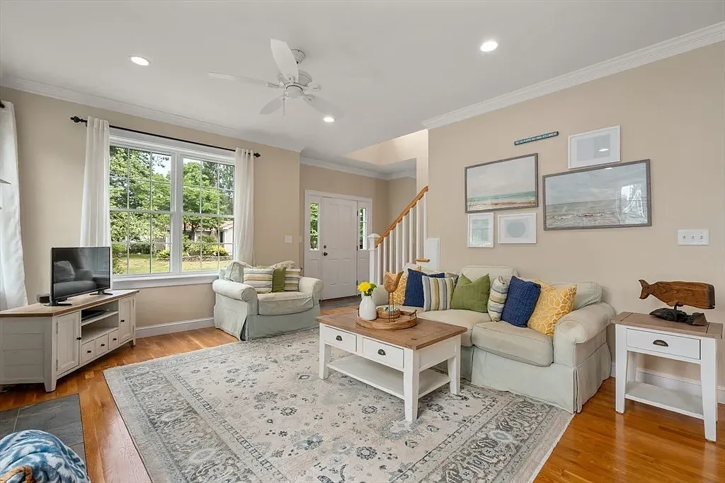 4 bed, 3043 sqft, $5,800 — Photo 4