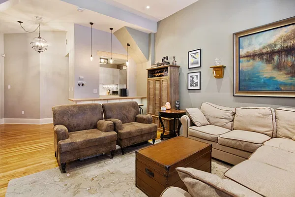 Sold by Prestige Property Group LLC | media 7