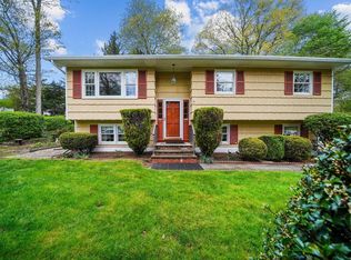 349 Little Tor Oval, New City, NY 10956