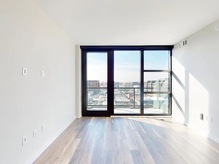 The MO — Photo 117