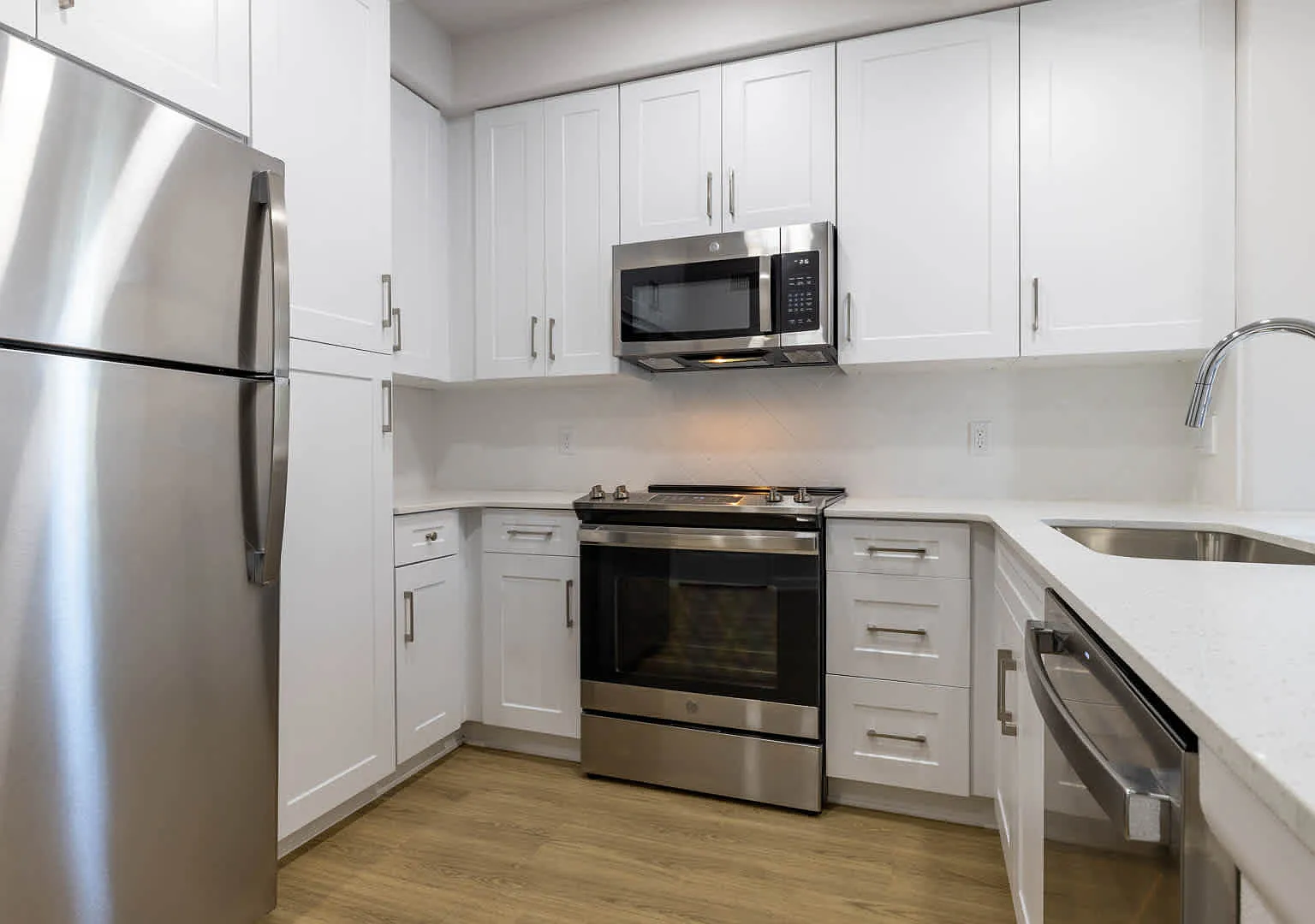 Kelvin Court — Photo 2