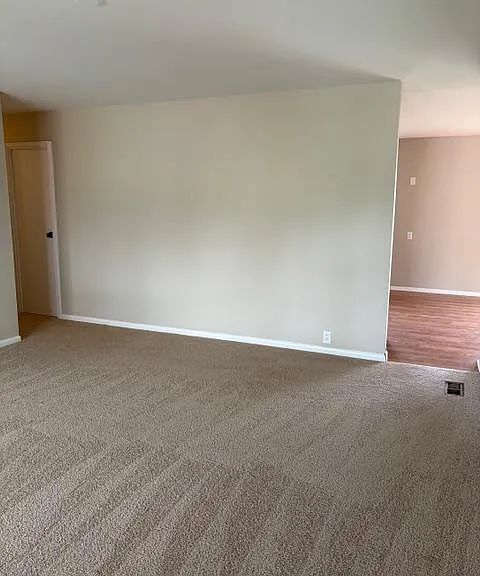 713 Essex Ave — Photo 3