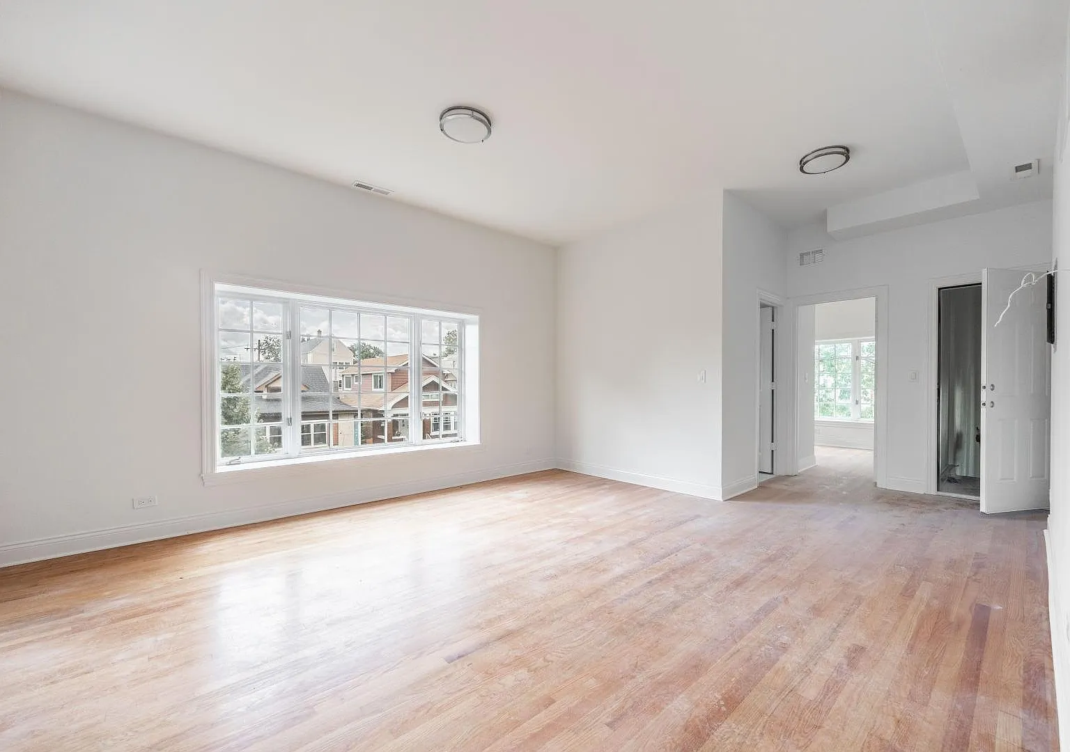 Top Floor 3 Bed 2 Bath Near Avondale — Photo 4
