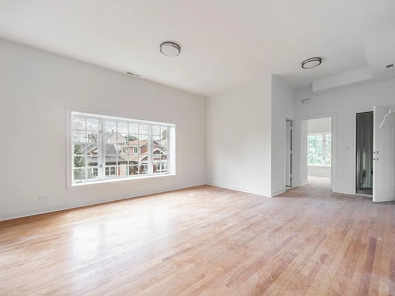 3109 N Harding Ave #3 — Photo 4