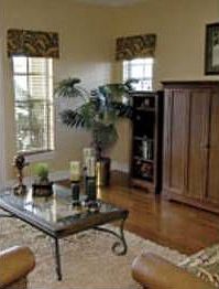 4th image of 102 Valencia Cir