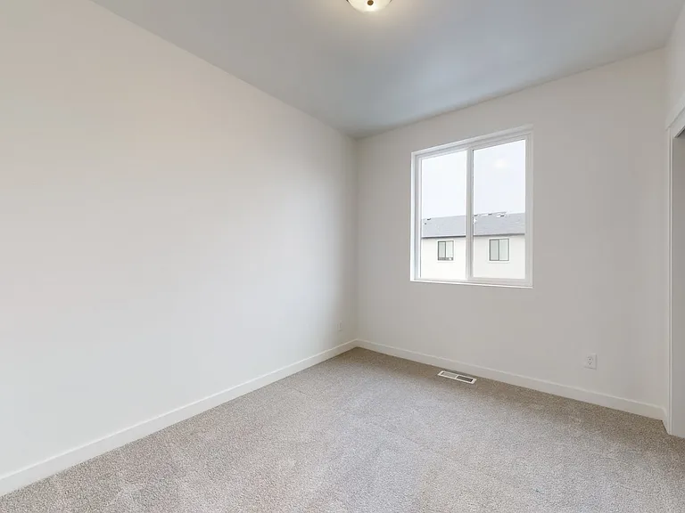 546 S 1040 W — Photo 20