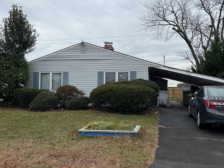 53 Pinewood Dr — Photo 1