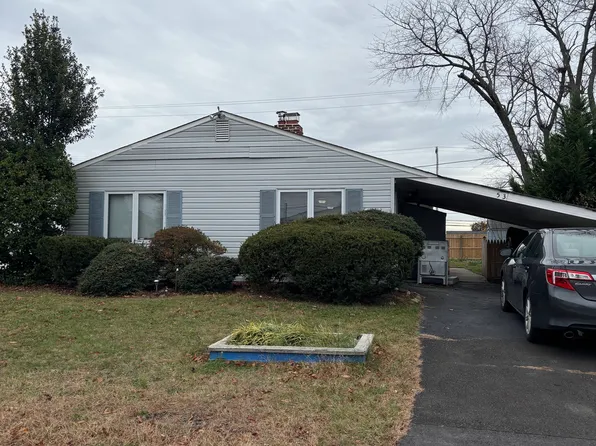 53 Pinewood Dr, Levittown, PA 19054