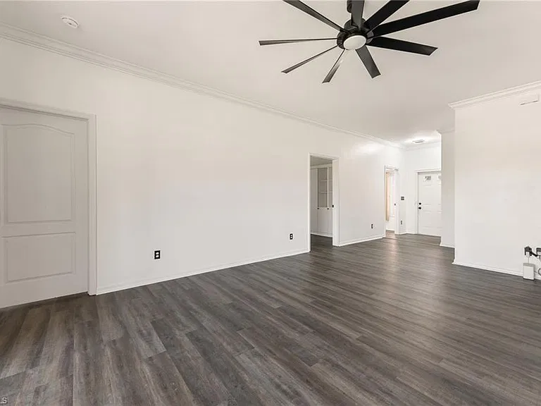 223 Stanhope Cir — Photo 6