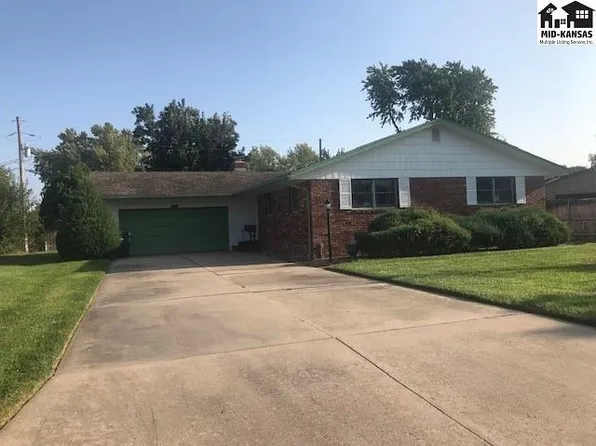 906 E 24th Ave, Hutchinson, KS 67502
