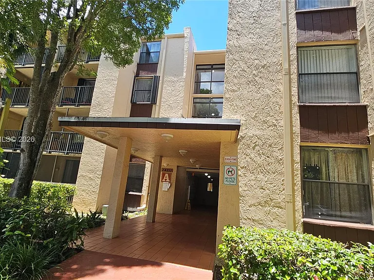 14311 N Kendall Dr #407A — Photo 10
