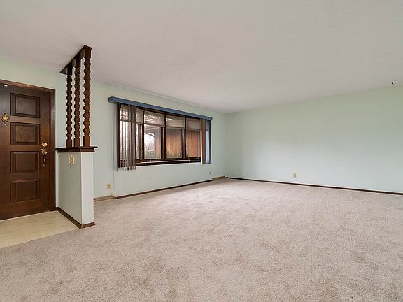 3rd image of 639 Windfield Ln