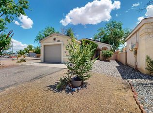 1009 Charles Dr NE, Rio Rancho, NM 87144