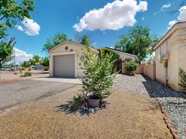 1009 Charles Dr NE, Rio Rancho, NM 87144