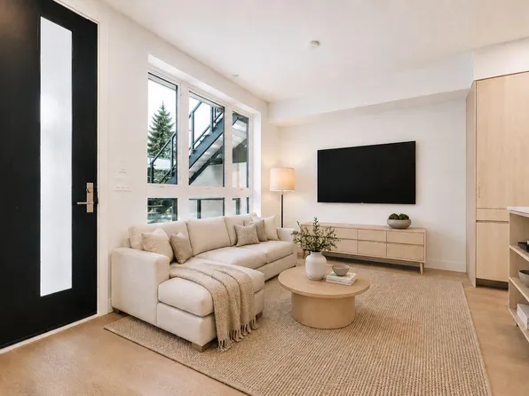 578 W 24th Ave #122, Vancouver, BC V5Z 2B4