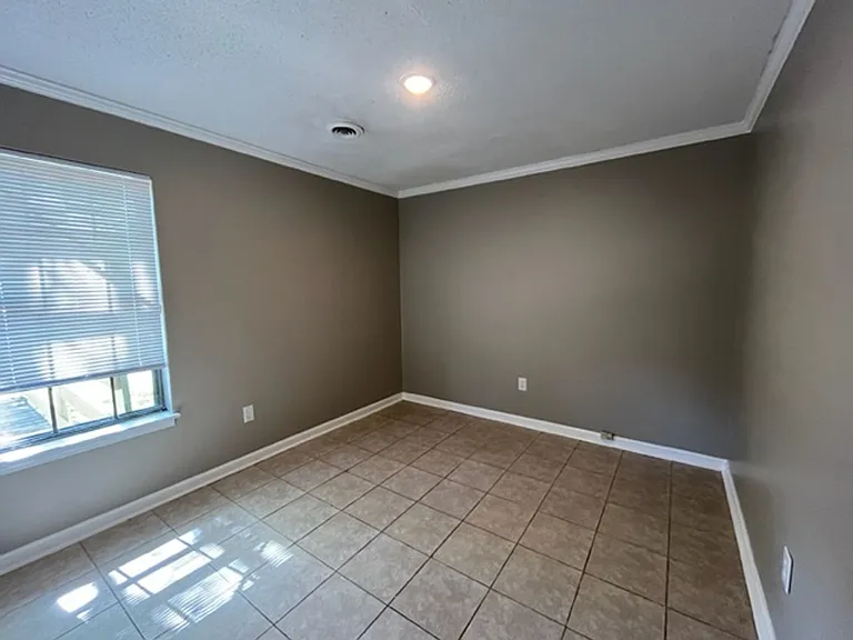 933 Woodburne Pl — Photo 6