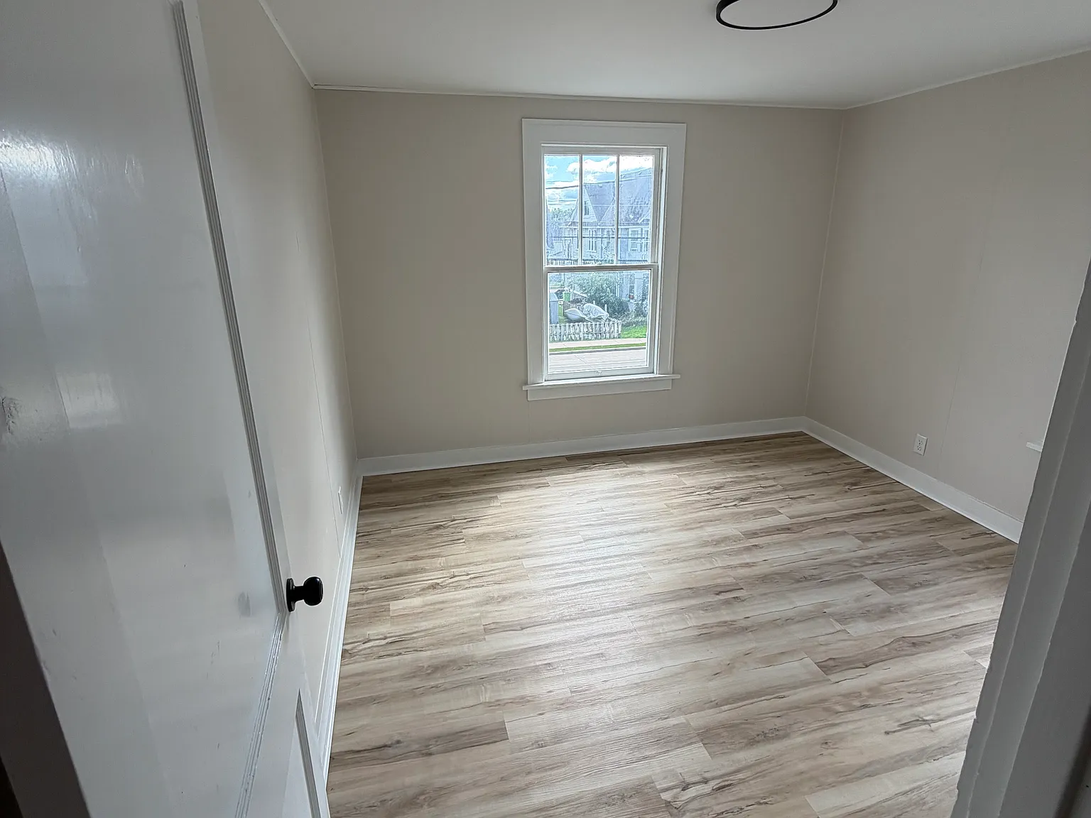 3 bed, 1400 sqft, $2,000 — Photo 4