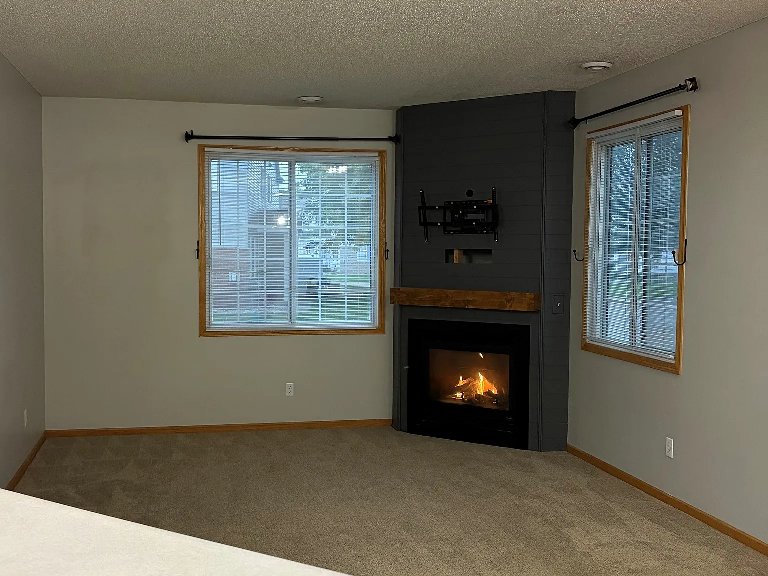 3 bed, 1.5 bath, 1562 sqft, $2,450 — Photo 2
