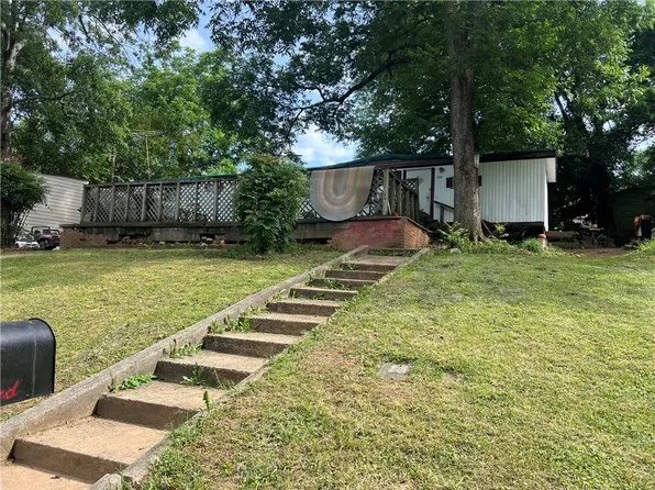 310 Jaynes St, Walhalla, SC 29691