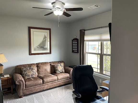 2nd image of 810 Lindsey Ln