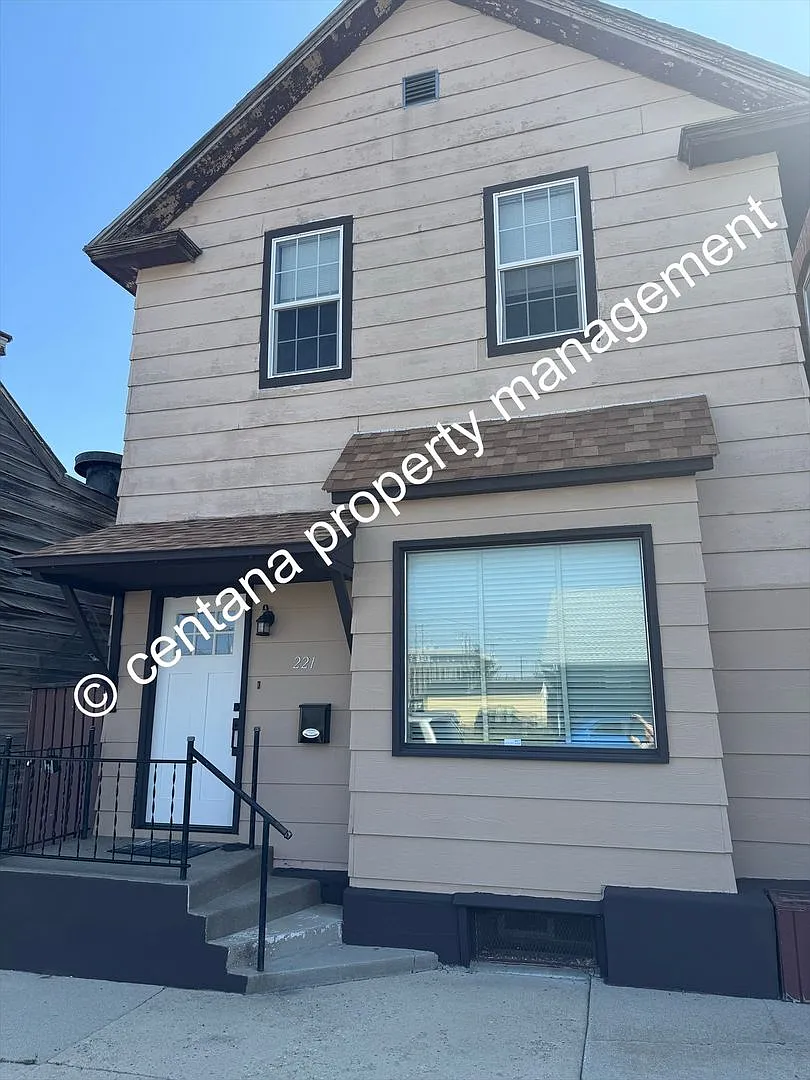 Remodeled 2 Bedroom in the Heart of Anaconda — Photo 1
