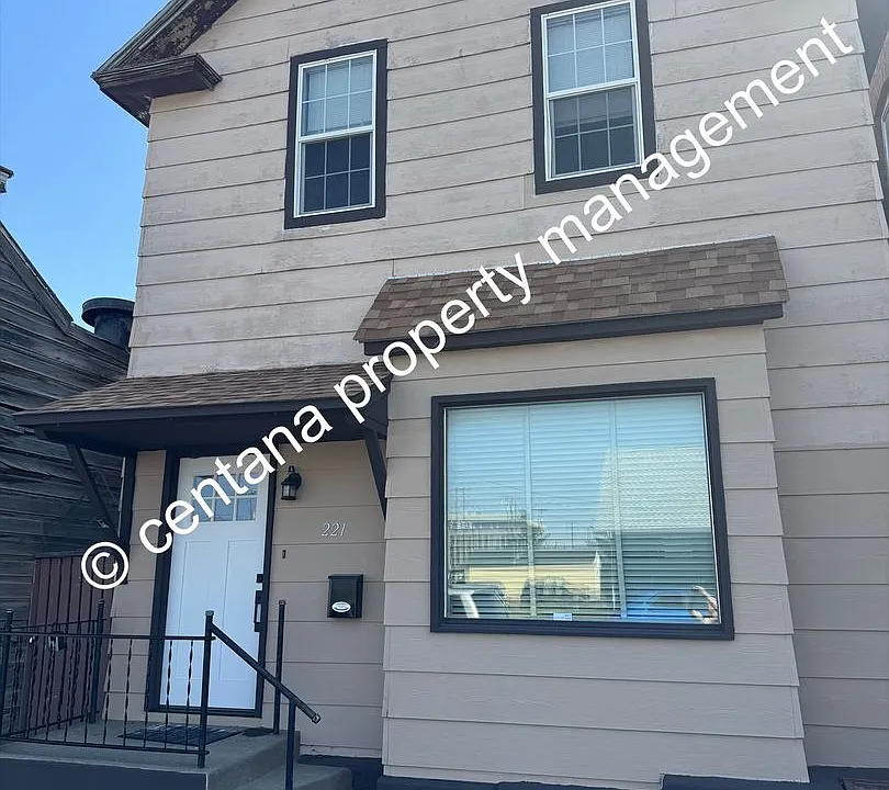 221 Chestnut St