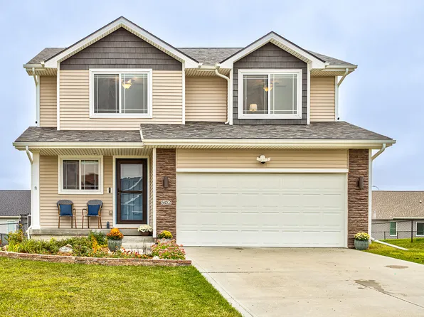 502 Meadow Brook Pl, Huxley, IA 50124