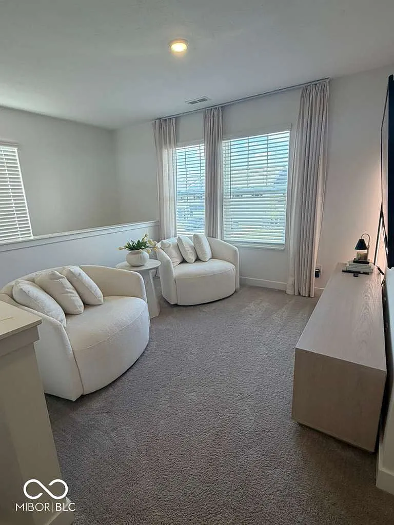 4 bed, 2.5 bath, 1868 sqft, $2,600 — Photo 3