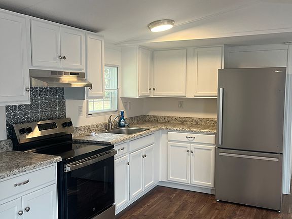 4th image of 193 Pearson St