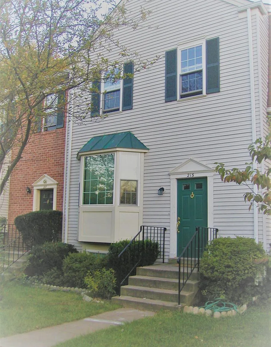 3 bed, 3.5 bath, 2100 sqft, $2,800 — Photo 1