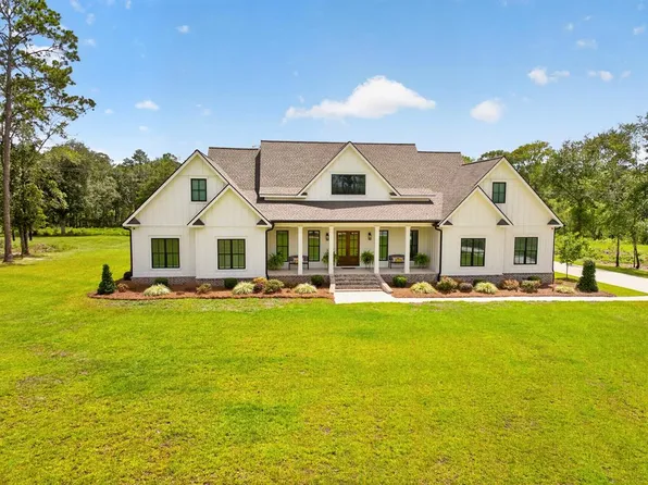 155 Shadow Lake Dr, Moultrie, GA 31768