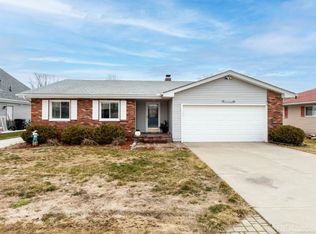 7255 Cardinal St, Algonac, MI 48001