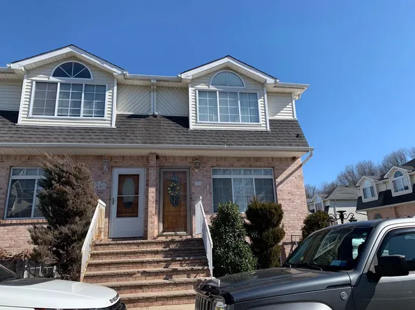 71 Darnell Ln, Staten Island, NY 10309