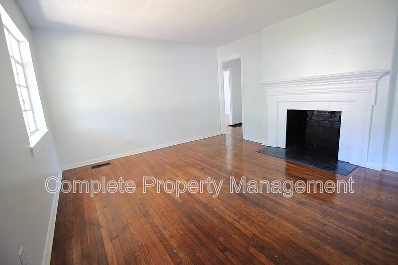 3 bed, 2.0 bath, 988 sqft, $1,350 — Photo 3