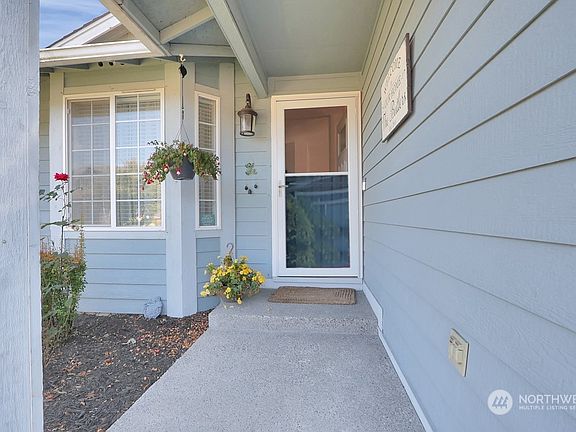 2nd image of 11104 184th Avenue Pl E