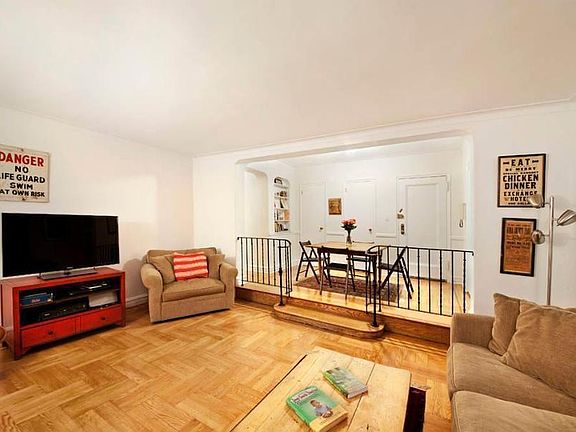 3rd image of 300 W 72nd St APT 2A