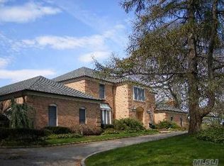 3 Vanderbilt Dr, Port Washington, NY 11050