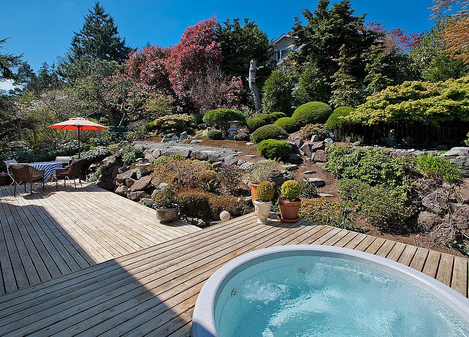 2nd image of 531 Overlake Dr E