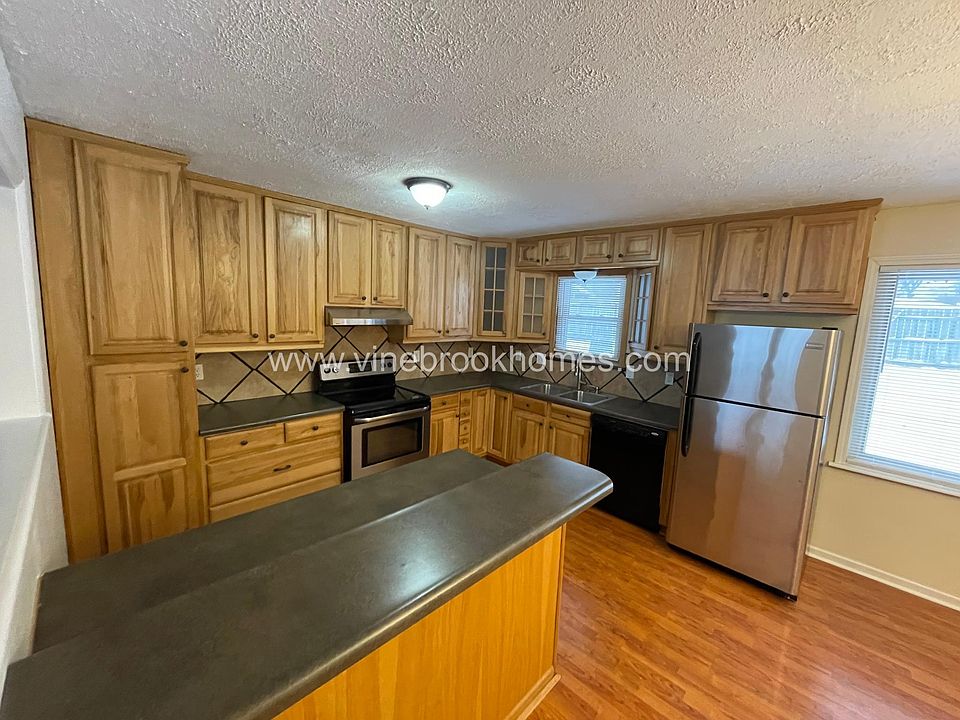 1st image of 816 N Sioux Ave