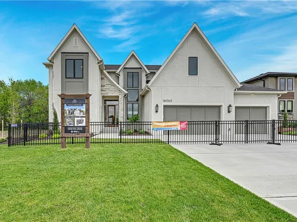 16063 S Twilight Ln, Olathe, KS 66062