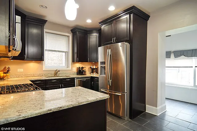 3835 N Western Ave — Photo 4