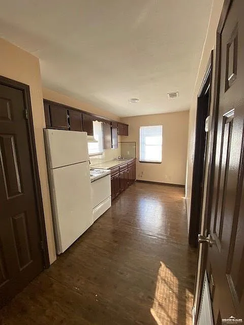2 bed, 1.0 bath, 6600 sqft, $650 — Photo 3
