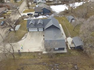 417 3rd St NW, Watford City, ND 58854