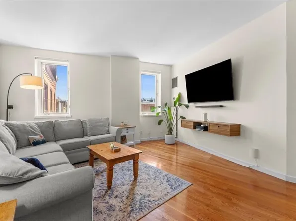 19 Wiget St APT 505, Boston, MA 02113