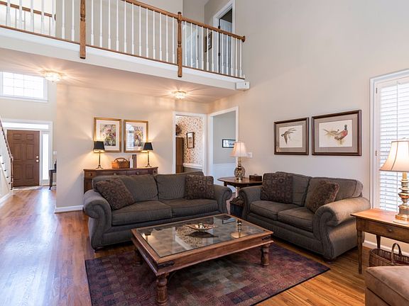 3rd image of 137 Riverwood Dr