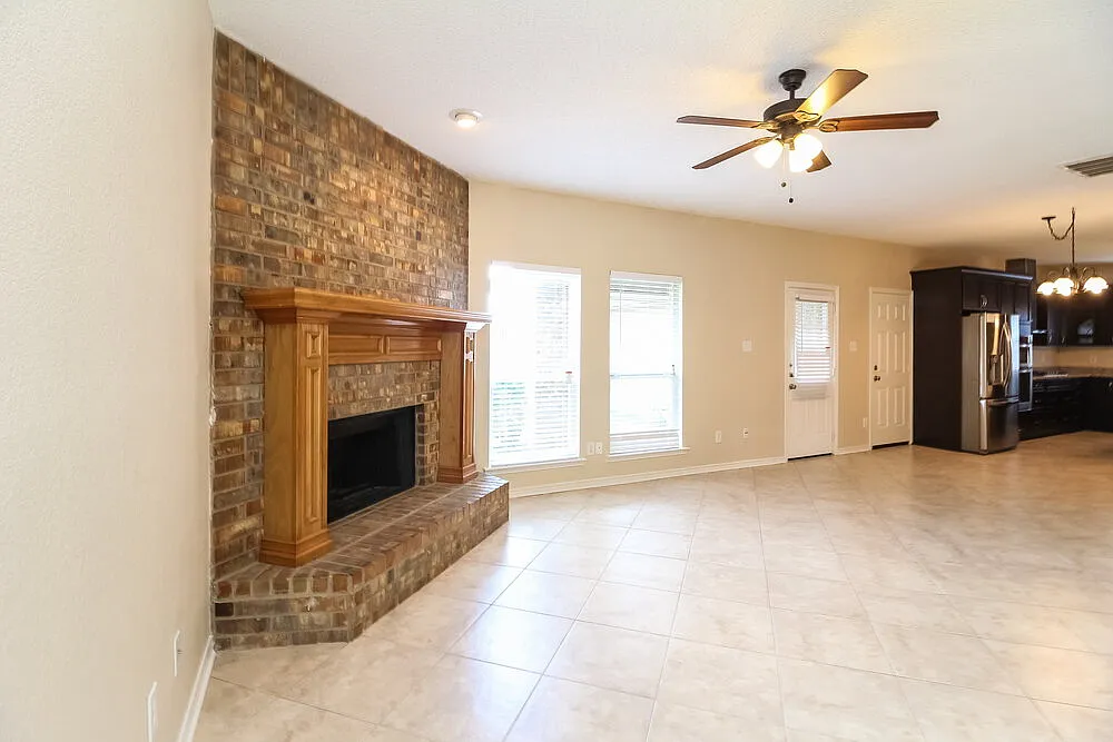 4 bed, 2.5 bath, 2436 sqft, $3,270 — Photo 2