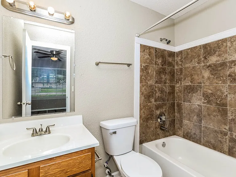 4009 Dogwood Ln — Photo 11