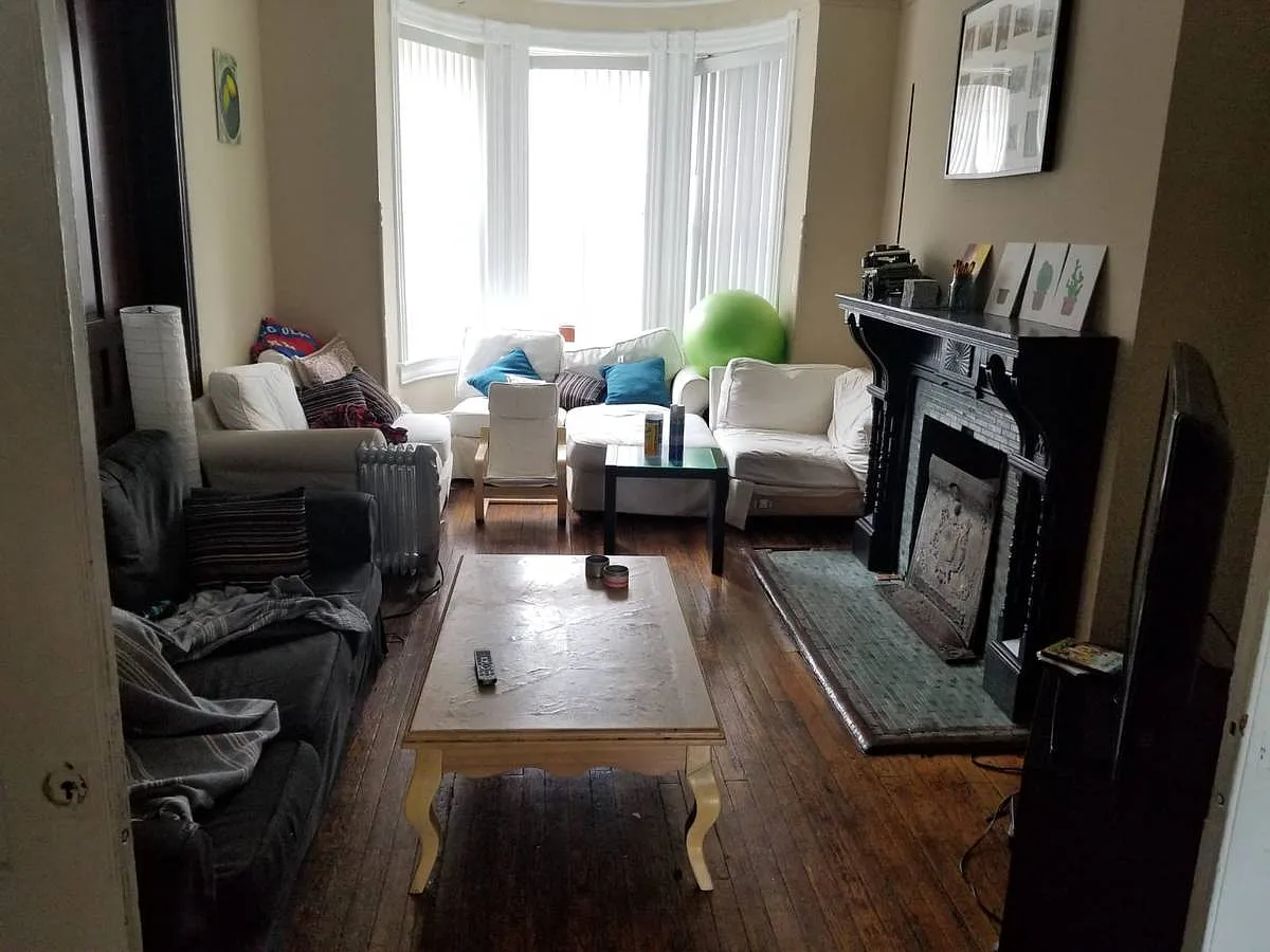 10 bed, 4.5 bath, 2830 sqft, $1,266 — Photo 4